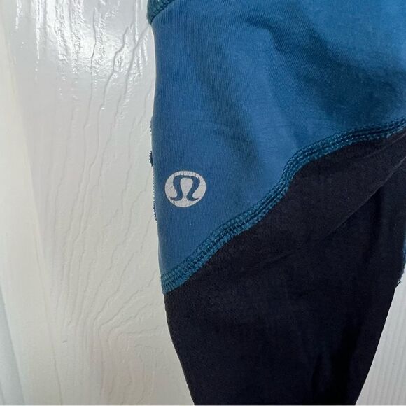Lululemon‎ Cropped Leggings with Ruched Bottoms Size 4 Pocket in Back Stretch - Picture 6 of 7